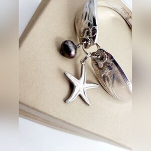 🛍️ Starfish Silver Bracelet with Daffodil Flower